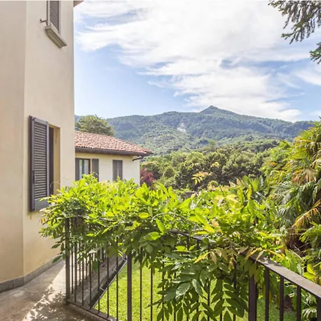 Al Piano On Maggiore Holiday home Castelveccana