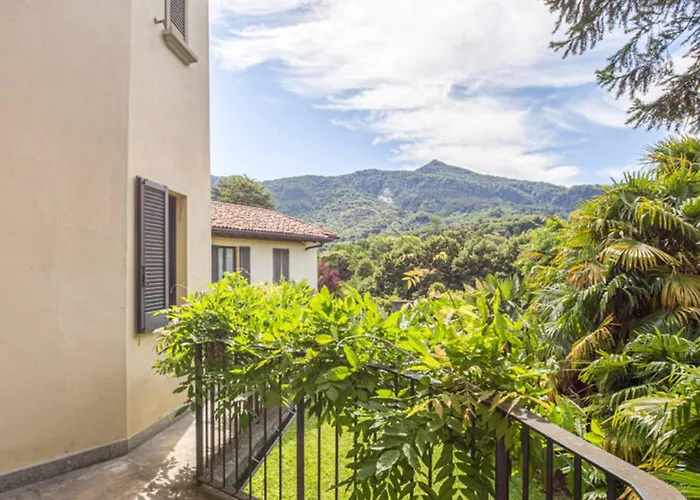 Al Piano On Maggiore Holiday home Castelveccana