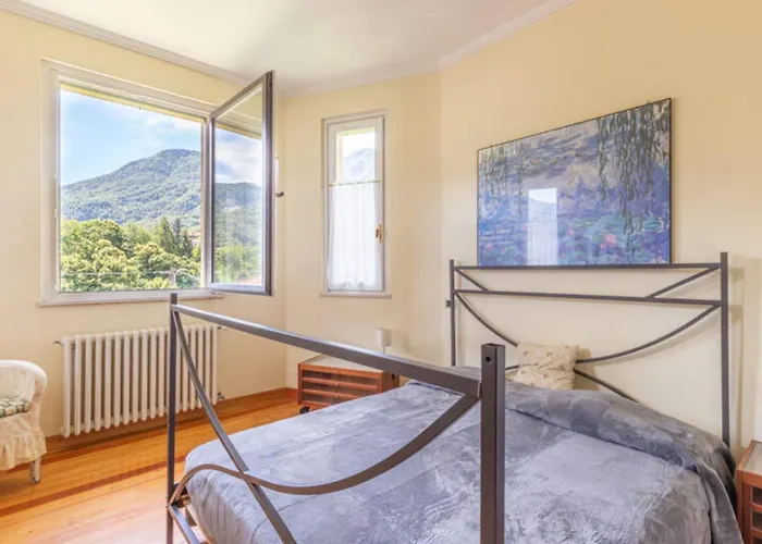 Al Piano On Maggiore Holiday home Castelveccana