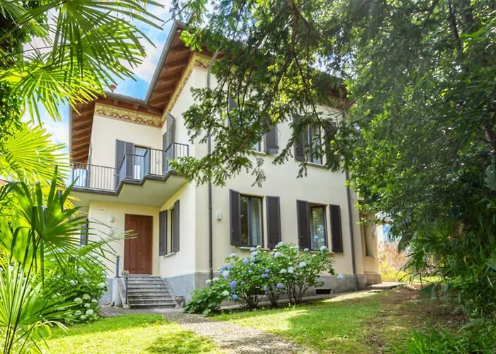 Al Piano On Maggiore Holiday home Castelveccana